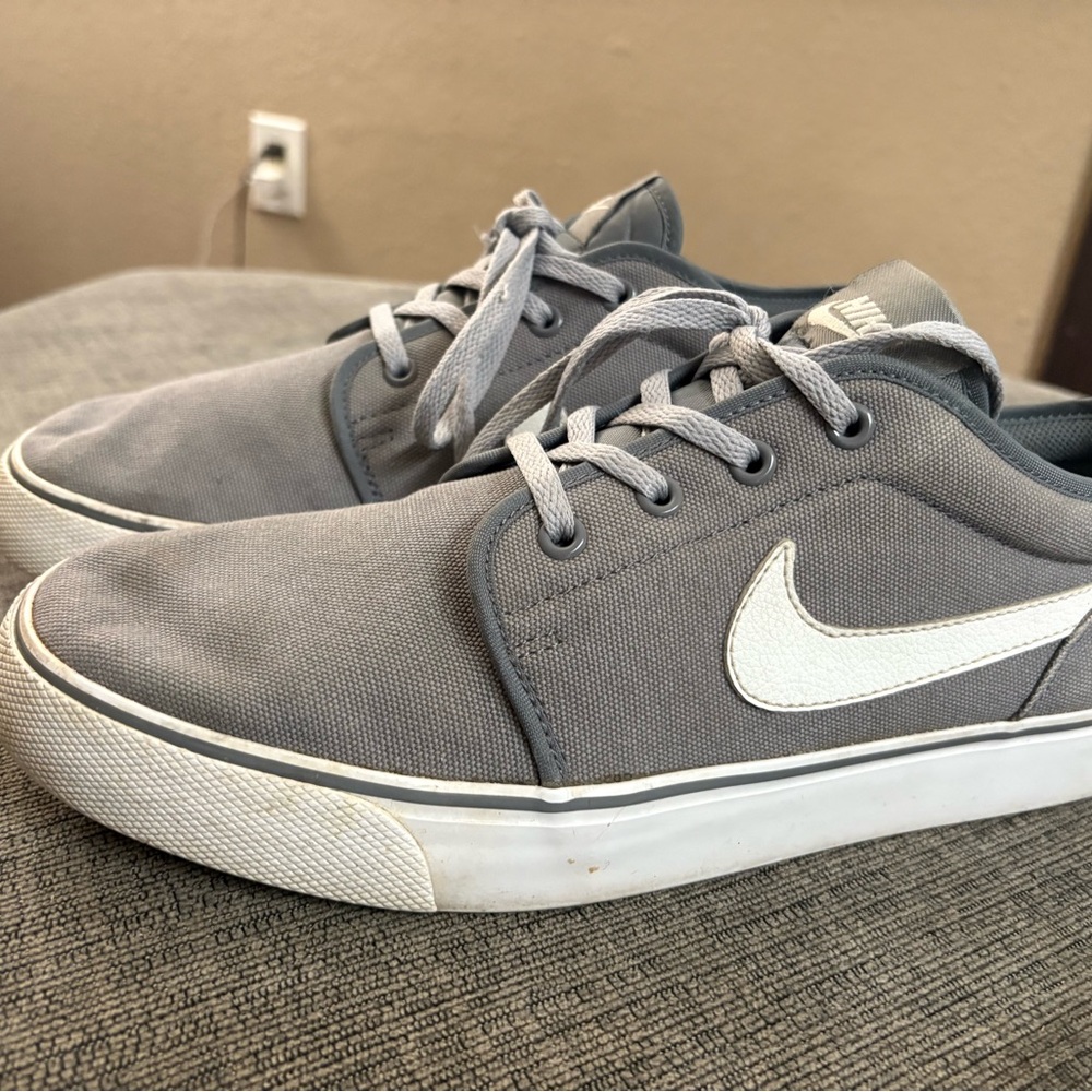 Nike Men's Gray and White Sneakers